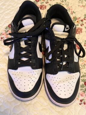 Nike Black and White Low-Top Sneakers with Swoosh